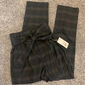 High waisted pants with pleats, ruffle and belt